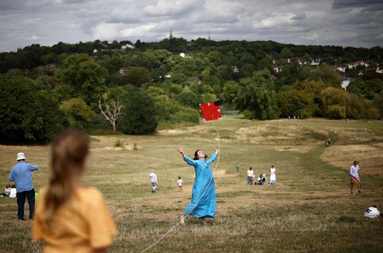 A person flies a kite on Parliament Hill in London during the Fly With Me kite festival on Saturday, August 20. The festival was organized to celebrate Afghan culture and mark one year since the fall of Afghanistan to the Taliban. <a href="https://www.cnn.com/2022/08/18/world/gallery/photos-this-week-august-11-august-18/index.html" target="_blank">See last week in 33 photos.</a>