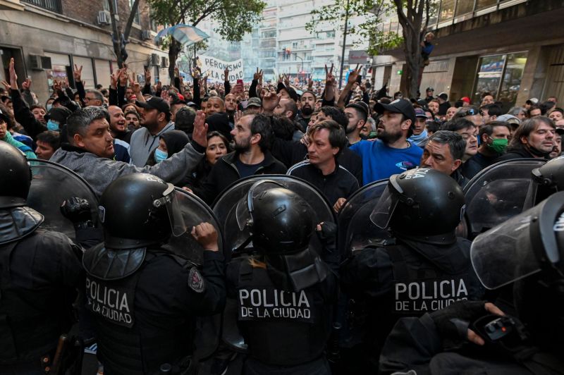 Cristina Fernandez De Kirchner At Least 14 Police Injured As   220828012424 02 Argentina Protests Police Injured 