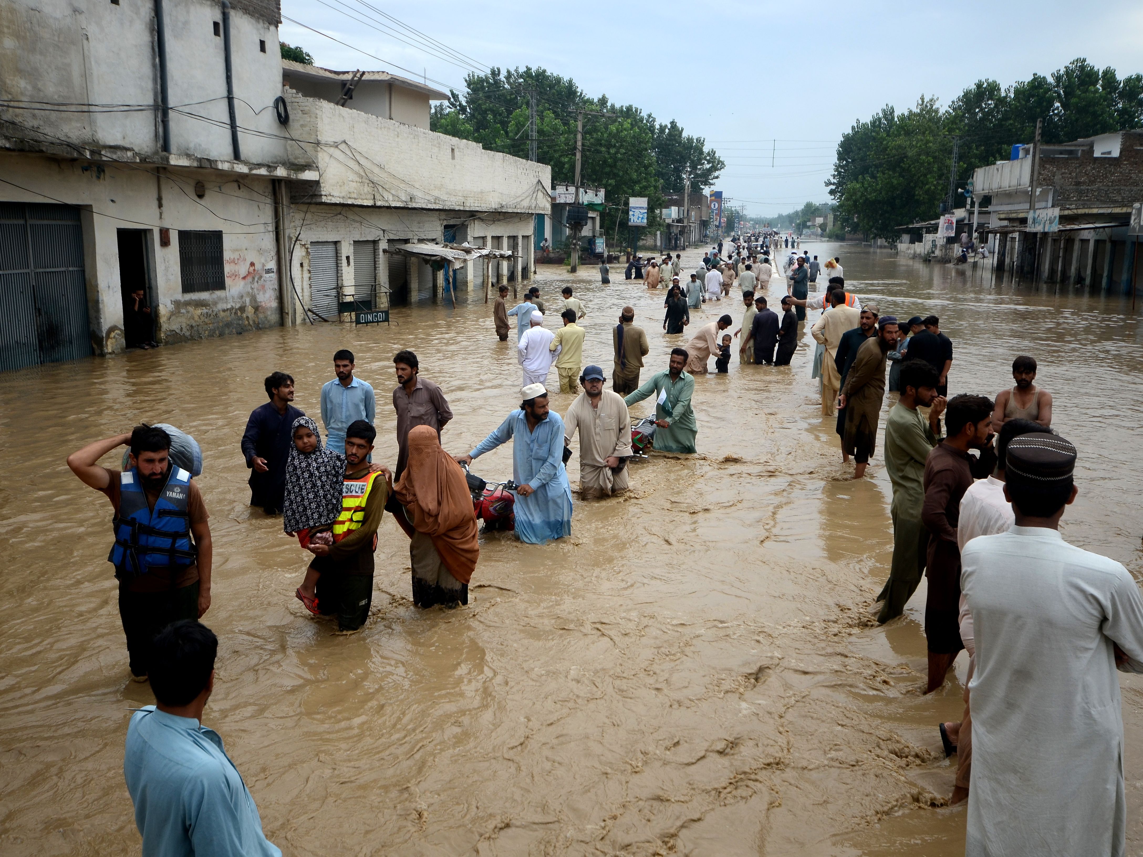 Pakistan floods: Hundreds of children among 1,000 people killed | CNN