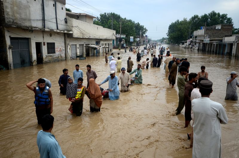 Záplavy v Pákistánu: Stovky zabitých dětí z 1000