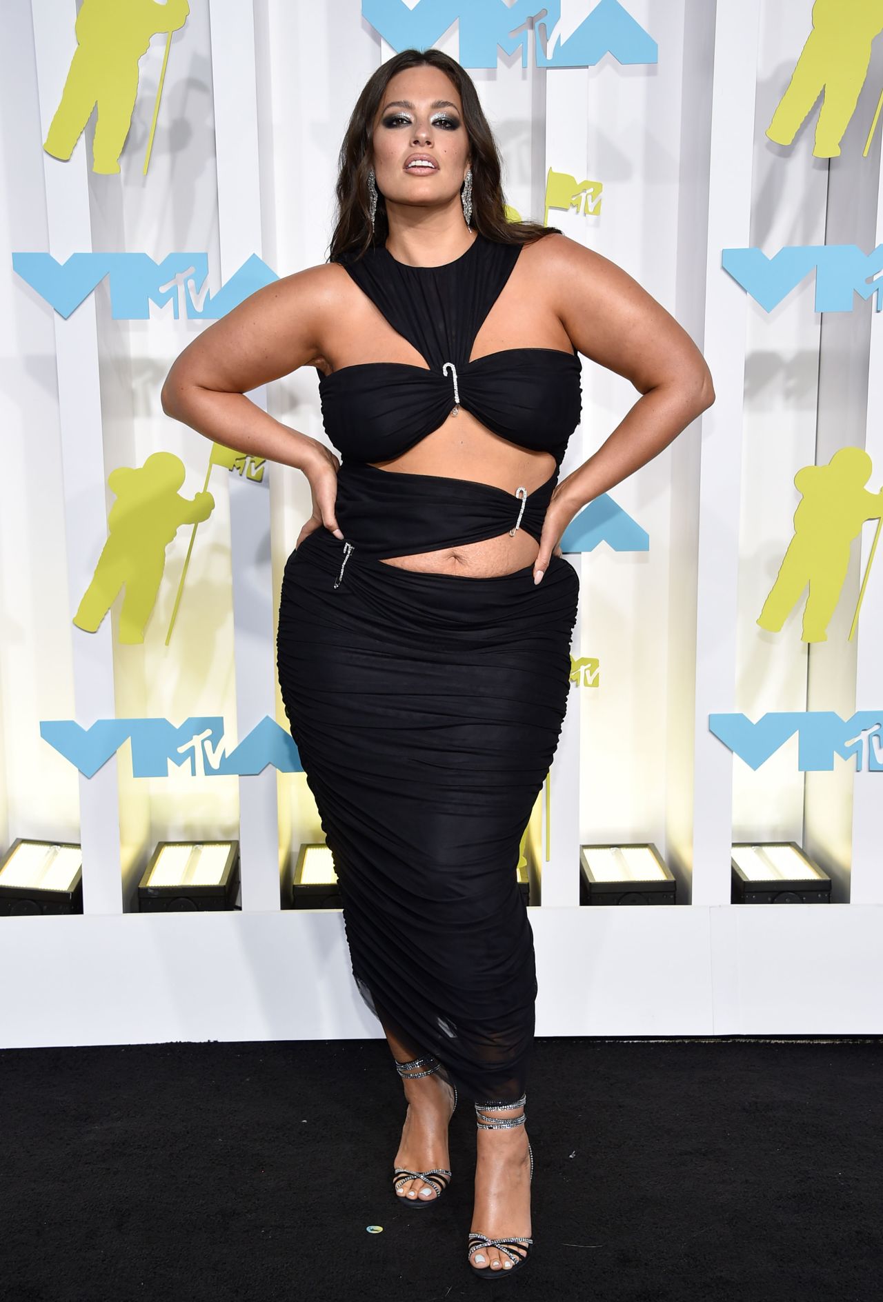 Model Ashley Graham was the picture of confidence in a Houghton NYC dress that cinched at points across her torso to reveal glimpses of midriff.