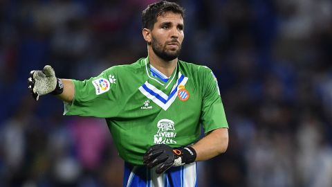 Espanyol defender Leandro Cabrera puts on the goalkeeper jersey for the final minutes of the match.