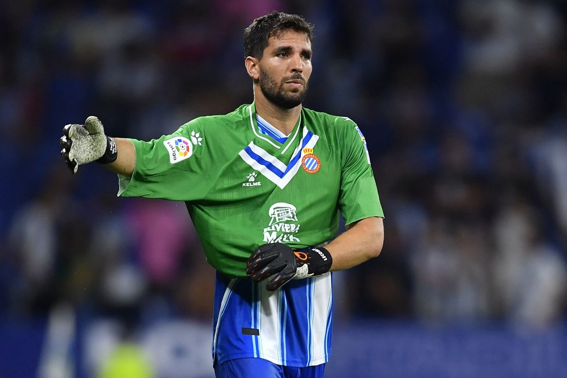 Espanyol defender Leandro Cabrera puts on the goalkeeper jersey for the final minutes of the match.