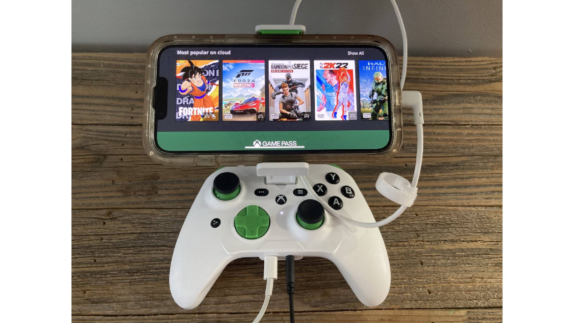 Xbox Cloud Gaming iPhone: RiotPWR Controller