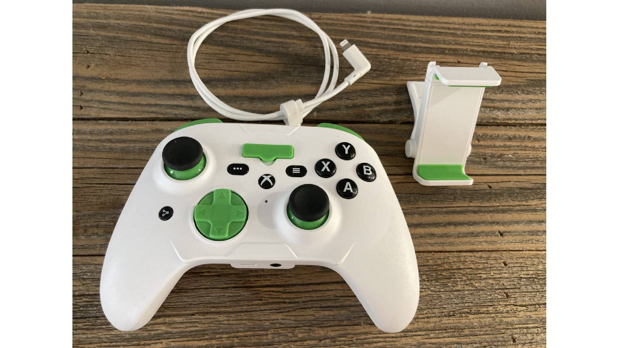 Xbox Cloud Gaming iPhone: RiotPWR Controller