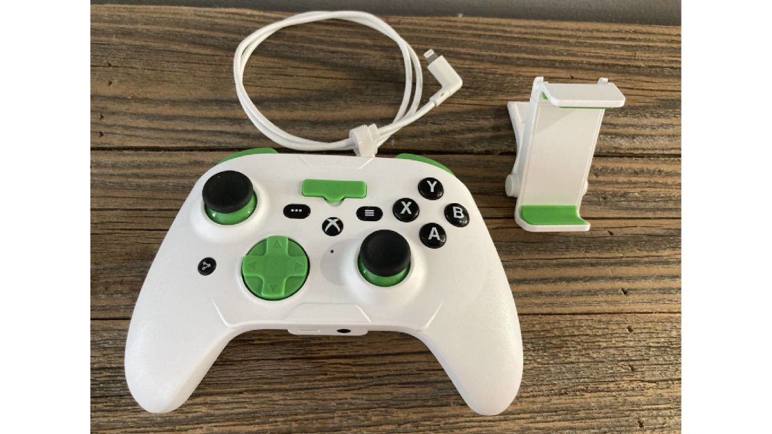 This iPhone game controller is designed for Xbox Cloud Gaming