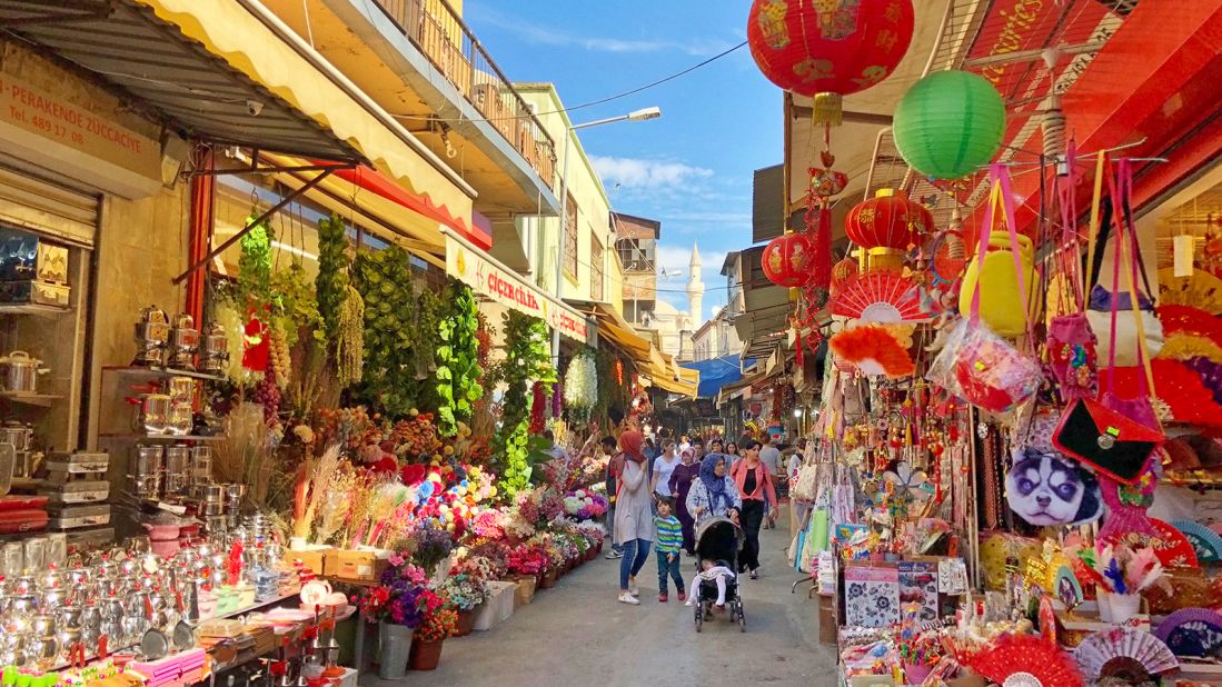 <strong>Kemeraltı bazaar: </strong>Older than many European cities, the 8,500-year-old Kemeraltı bazaar was once where everything important happened in Izmir. Today it's still a bustling marketplace.