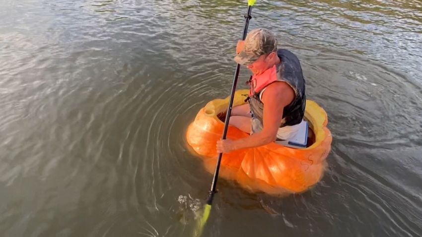 Man pumpkin paddle