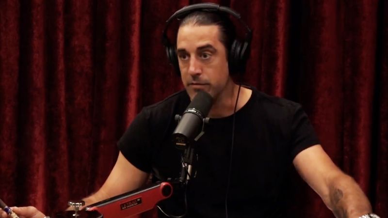 Aaron Rodgers tells Joe Rogan why he didn’t get vaccinated for Covid | CNN Business