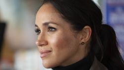 Meghan, Duchess of Sussex meets children during a visit to Marenui Cafe on October 29, 2018 in Wellington, New Zealand. 
