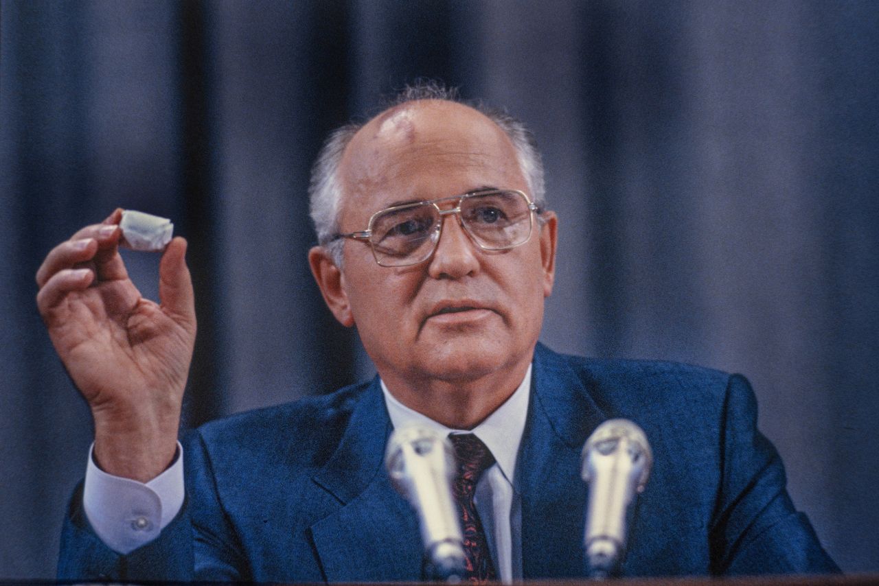 Gorbachev held a news conference the day after he returned from Crimea in August 1991. He had been held captive in his dacha by coup plotters attempting to remove him from power in order to stop his economic reform policies. The coup leaders had stated publicly that Gorbachev was stepping down due to ill health. Here, Gorbachev holds a crumpled note that he had hidden on his body to explain what really happened in case he was killed.