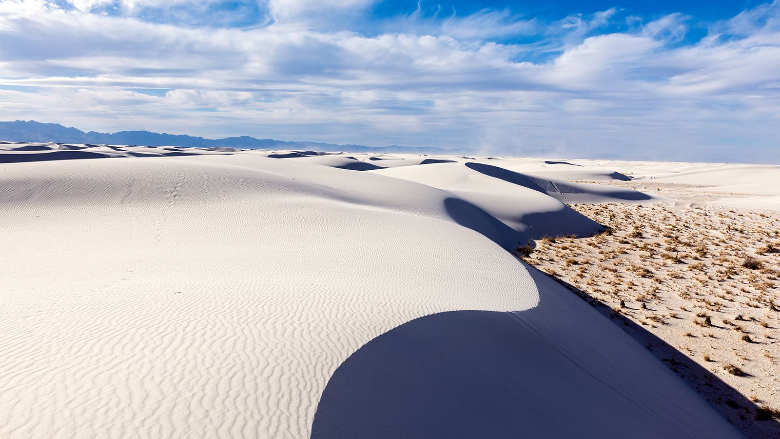 <strong>White Sands National Park, New Mexico:</strong> The world's largest gypsum dunefield stretches across 275 square miles of desert.