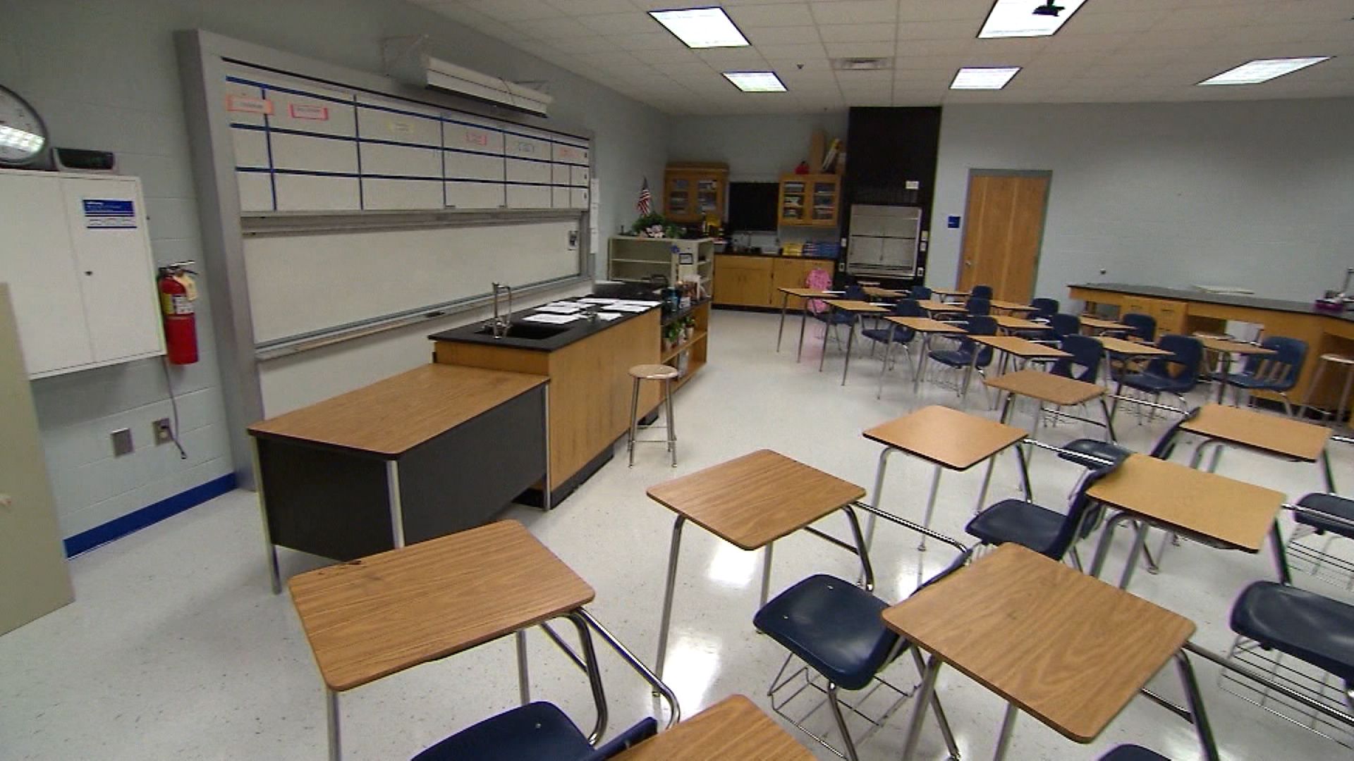 No More Messy Student Desks – Teacher Trap