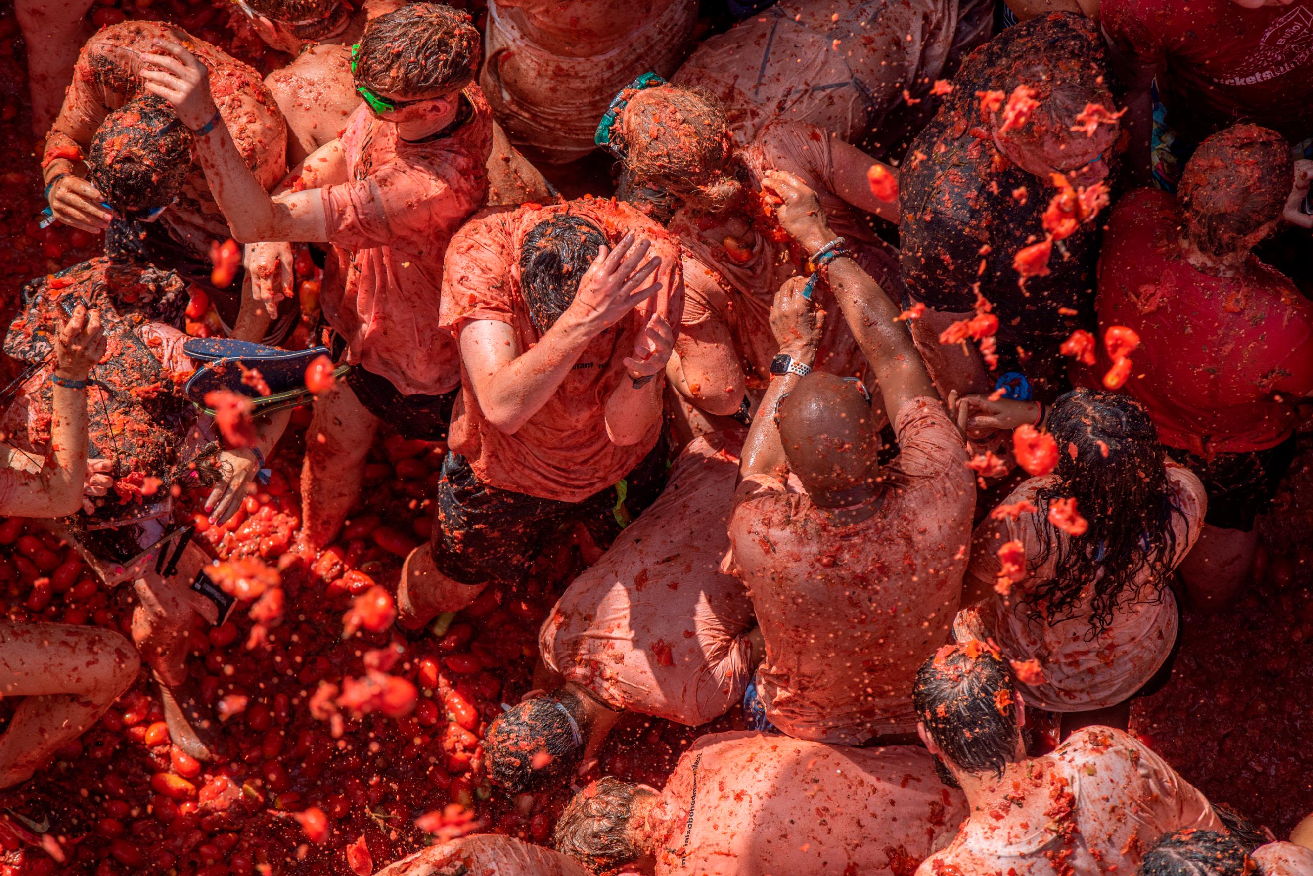 Watch: Thousands catapult tomatoes in 'world's largest food fight' | CNN