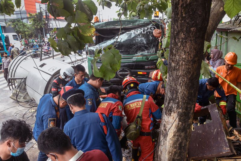 10 Killed As Truck Crashes Near School In Indonesia | CNN