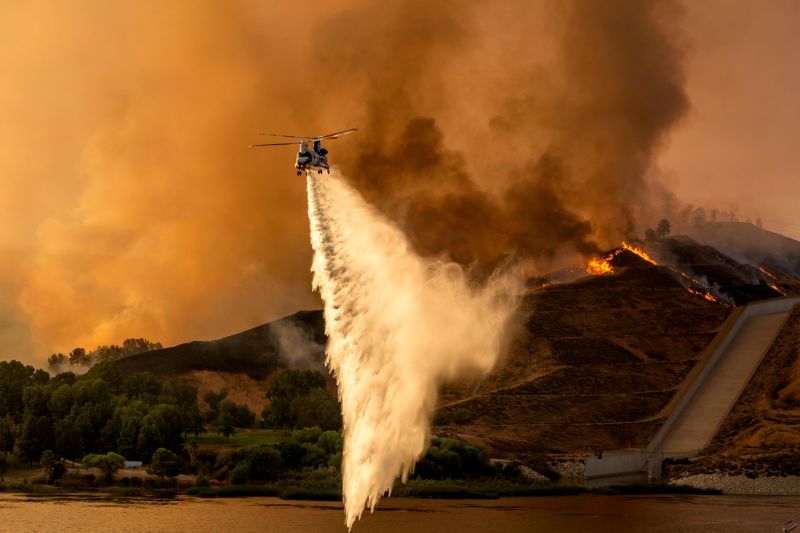 Route Fire Explosive growth of blaze near Castaic, Los Angeles County