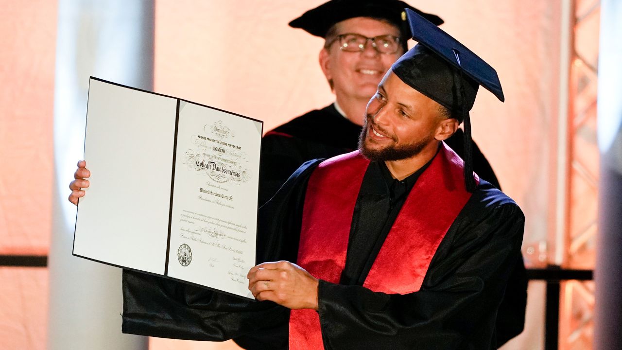 Steph Curry will be inducted into Davidson Hall of Fame, have