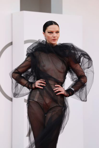 At the same occasion, model Mariacarla Boscono opted for a risqué ensemble by Jean Paul Gaultier, designed by Glenn Martens.