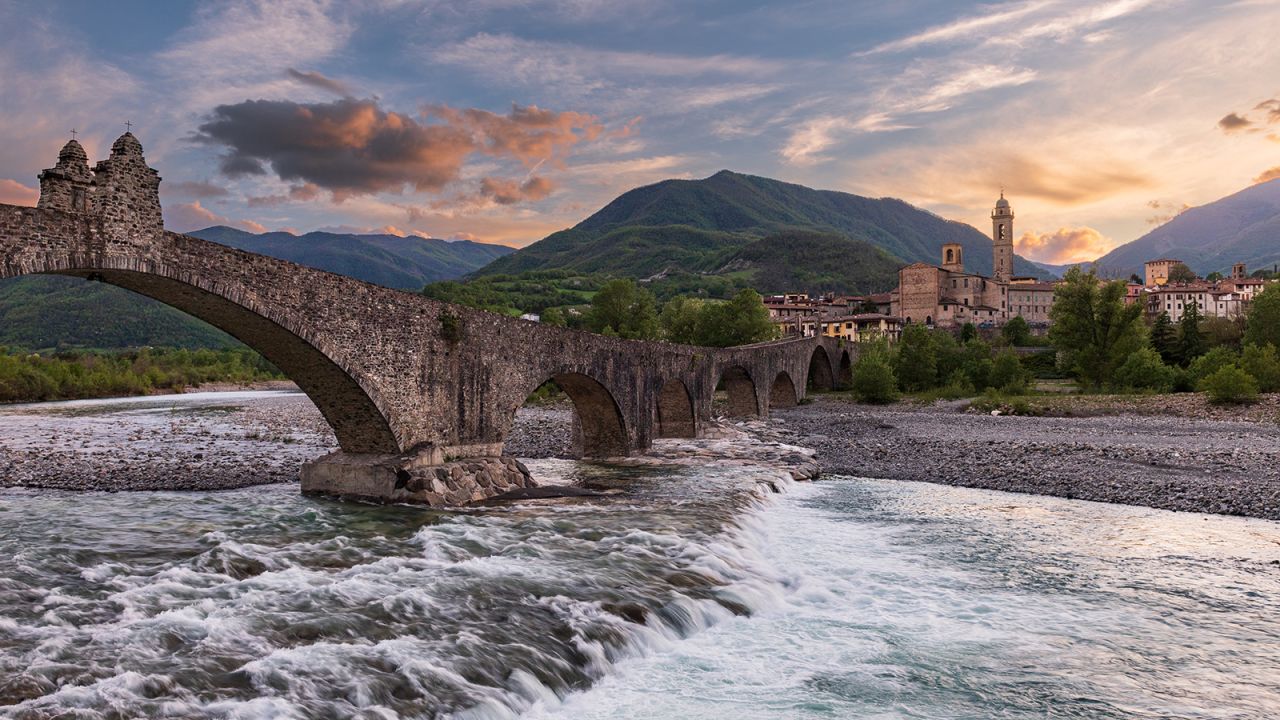 The Italian town of Bobbio features an ancient bridge with an unusual structure.