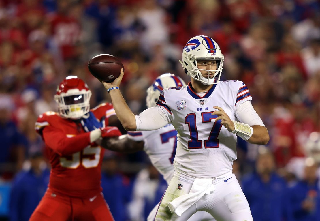 Allen in action during the game against the Kansas City Chiefs at Arrowhead Stadium on October 10, 2021.