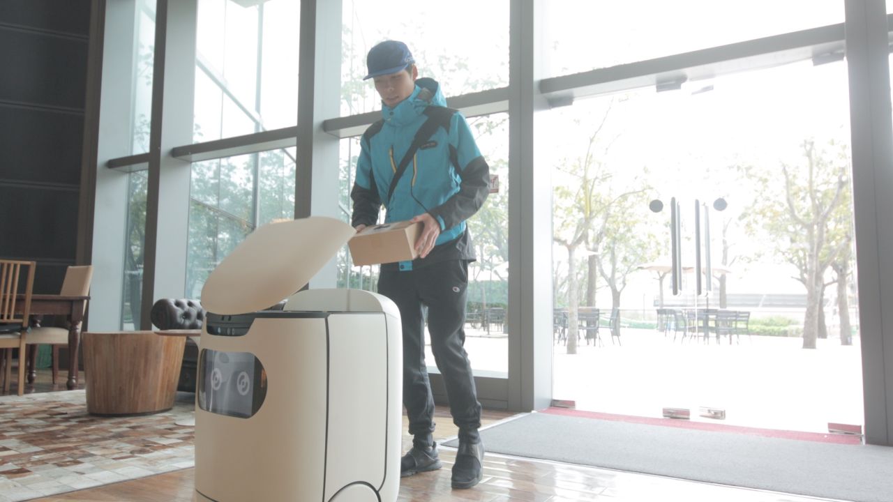 Lee says robots like Rice can help reduce the cost of "last-mile delivery" and increase efficiency.