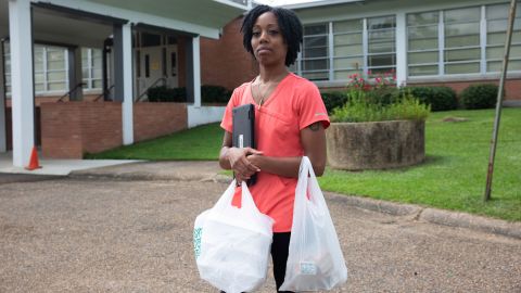 Fran Taylor picks up lunch for her three children at Oak Forest Elementary School in Jackson, Mississippi, on August 31.
