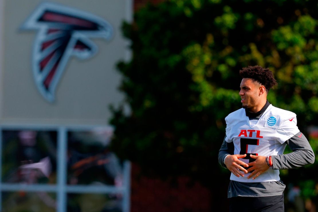 London runs through drills during a training camp practice on July 27, 2022.