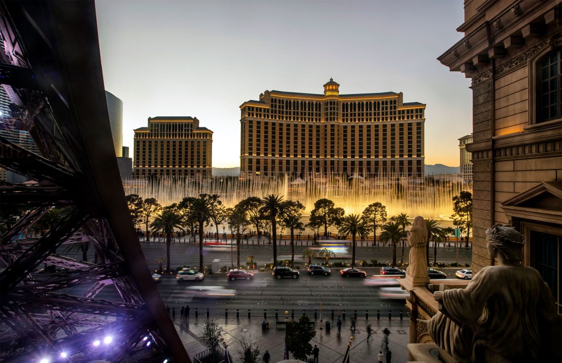 The Bellagio fountain is an iconic feature of Las Vegas. It can lose up to 48 gallons of water per square foot per year due to evaporation alone.