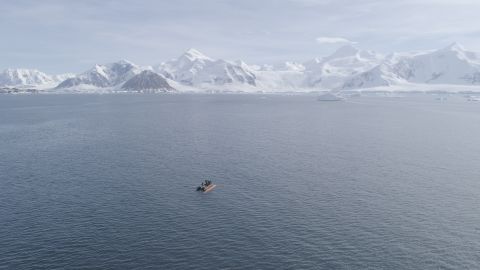 A work boat recovering the Rán autonomous vehicle in one of the fjords of the Antarctic Peninsula during the expedition to the Thwaites Glacier in 2019. 
