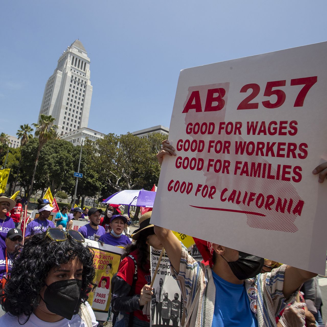 california-fast-food-law-could-raise-minimum-wage-to-22-an-hour-cnn-business