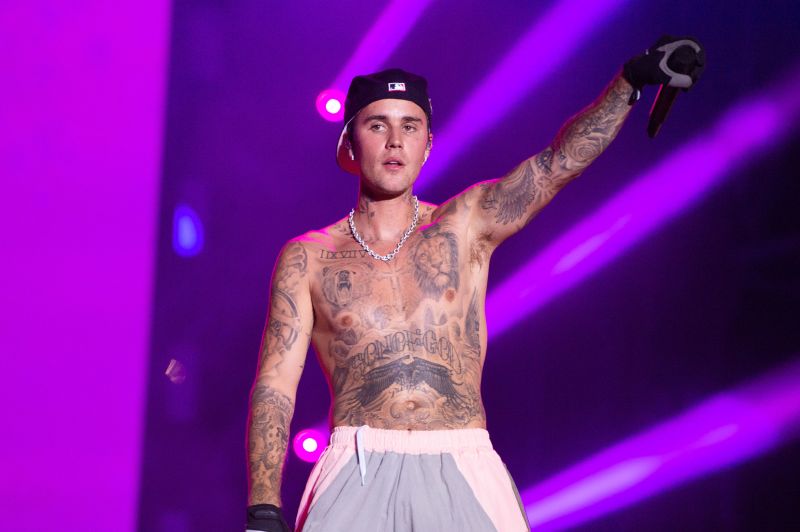 Justin Bieber suspends tour to take care of his health