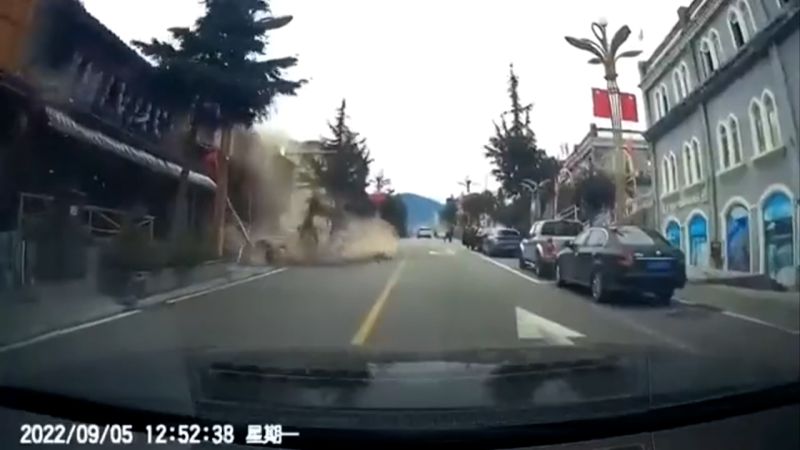 Dashcam video captures moment when earthquake hit in China