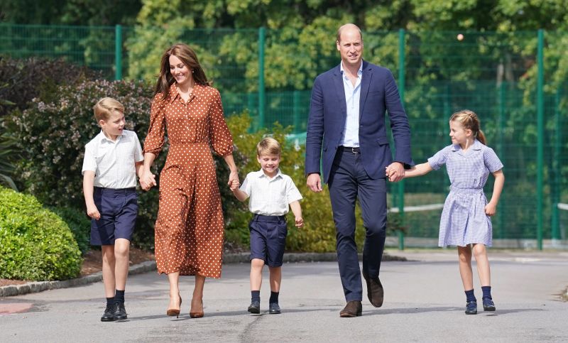 Lambrook School Royal Children George Charlotte And Louis Arrive For   220908042050 01 George Charlotte Louis First Day School Intl Gbr 