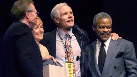 CNN founder Ted Turner (center/right) stands with anchors Larry King (L), Judy Woodruff and Bernard Shaw (R) after receiving an award at a CNN 20th anniversary gala event at Philips Arena in Atlanta on June 1, 2000.