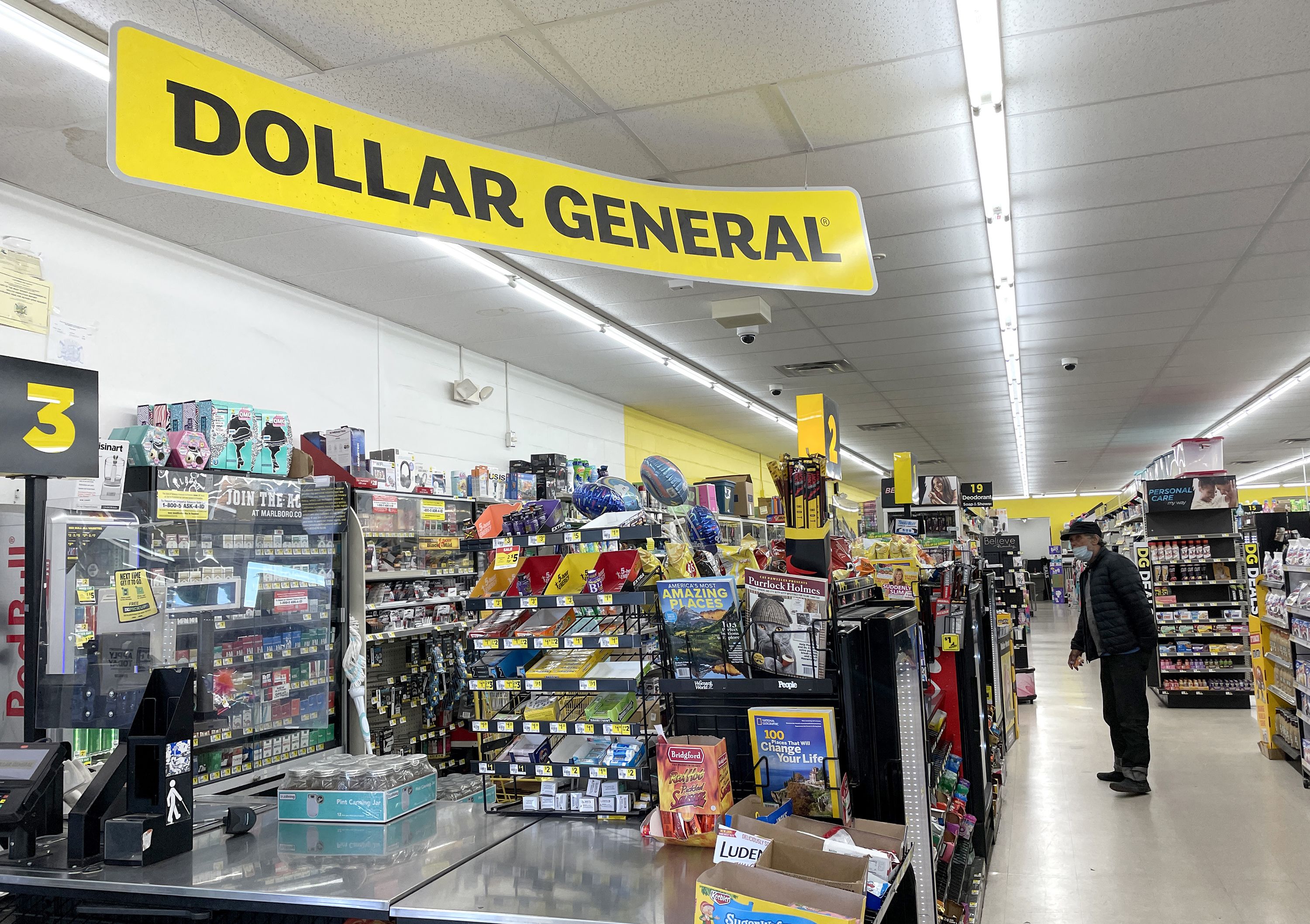 Dollar General's newest shoppers: People making $100,000 a year | CNN Business