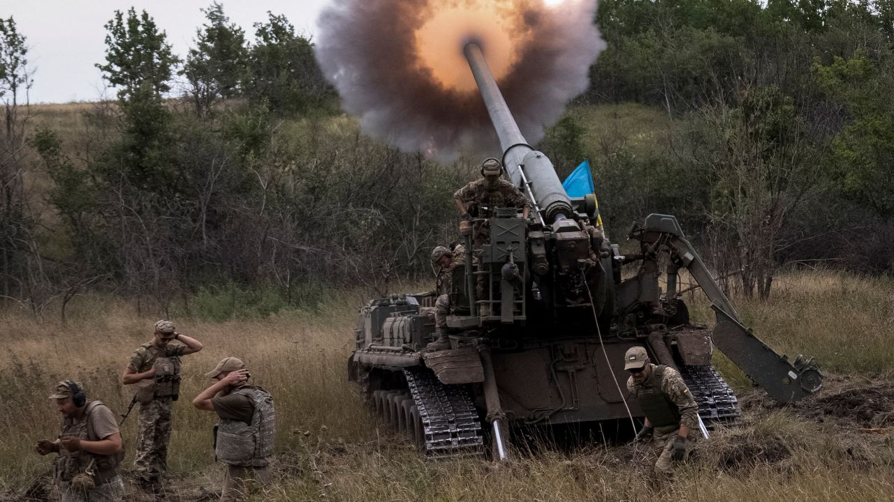 Ukrainian servicemen fire a 2S7 Pion self-propelled gun at a position in Donetsk region, as Russia's attack on Ukraine continues, Ukraine August 26, 2022. REUTERS/Sofiia Gatilova