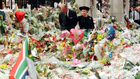 Queen Elizabeth II and Prince Philip view the floral tributes to Diana, Princess of Wales, at London's Buckingham Palace, on September 5, 1997.  