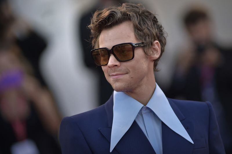 Harry Styles plaisante sur les spéculations de Chris Pine