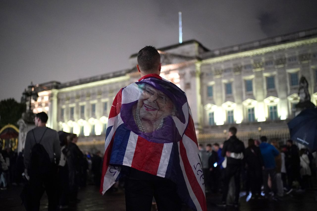 People pay their respects outside Buckingham Palace on Thursday.