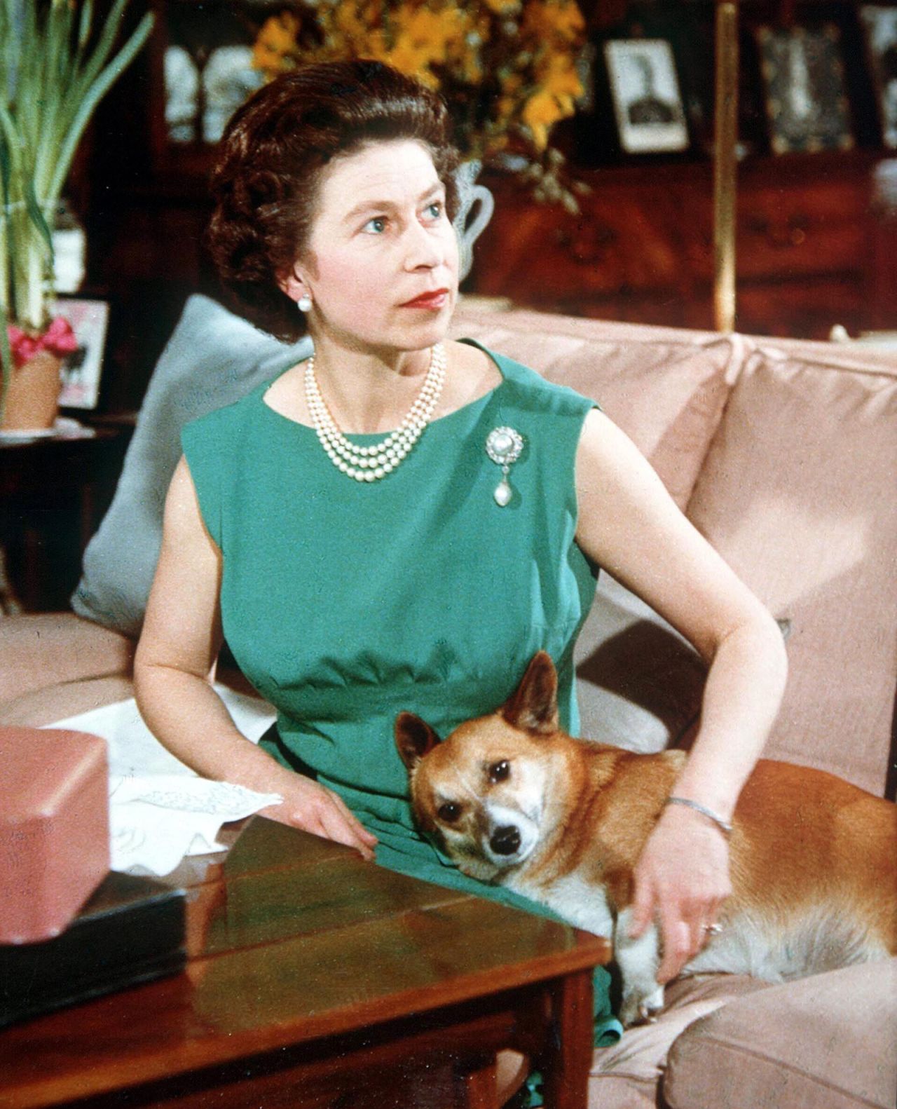 The Queen with a pet corgi in 1969.