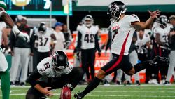 Atlanta Falcons place kicker Younghoe Koo (7) kicks a field goal during the first half of an NFL football game against the New York Jets, Monday, Aug. 22, 2022, in East Rutherford, N.J.
