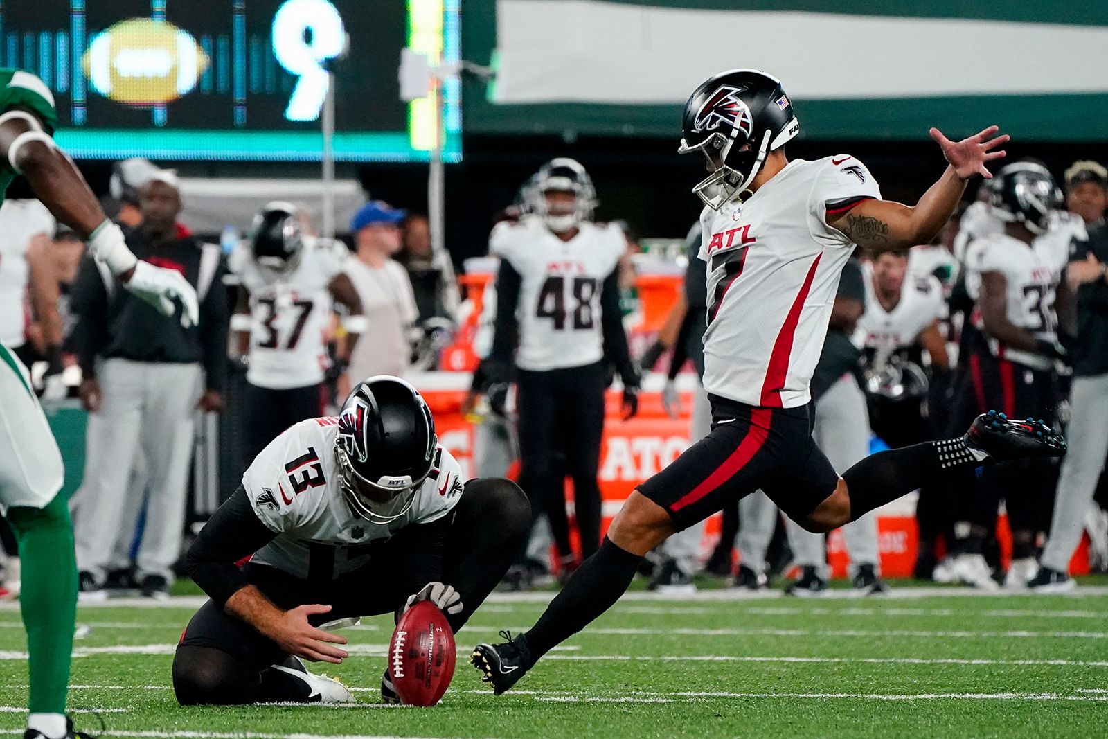 Atlanta Falcons - Younghoe Koo received a signed jersey