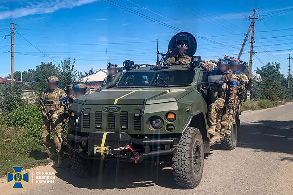 Members of Ukraine's State Security Service patrol an area of ​​the recently liberated town of Kupyansk in the Kharkov region of Ukraine. September 10, 2022. 