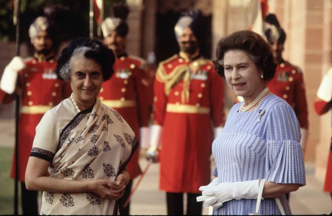 Queen Elizabeth II meets Indira Gandhi at Hyderabad House in Delhi, India, in 1983. 