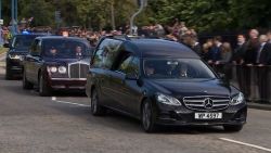 queen coffin crowd scotland