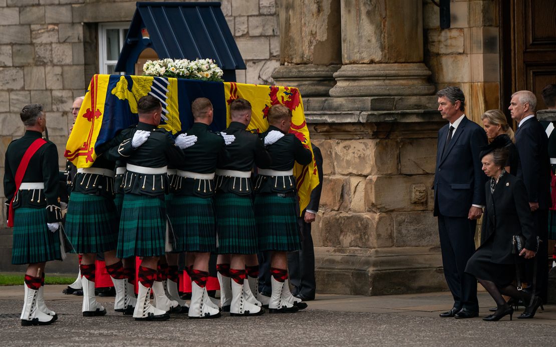 Vice Admiral Timothy Laurence, Britain's Sophie, Countess of Wessex and Britain's Prince Andrew, Duke of York look on as Britain's Princess Anne, Princess Royal curtseys the coffin of Queen Elizabeth II, as it arrives at Holyroodhouse on September 11, 2022 in Edinburgh, United Kingdom.
