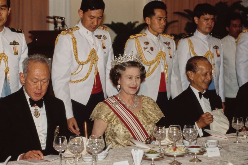 As Singapore mourns the Queen, theres little discussion about its colonial past CNN