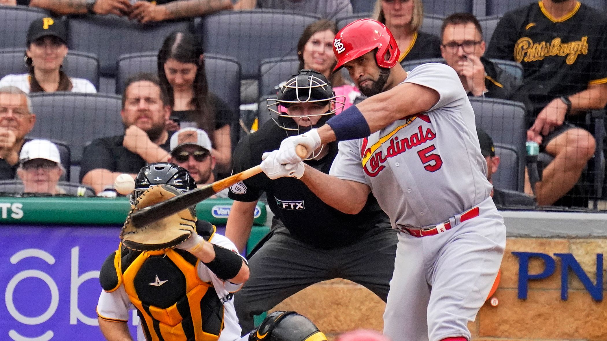 Yadi pitches, Pujols hits 2 HRs, Cardinals beat Pirates