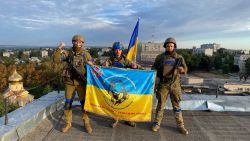 Ukrainian soldiers hold a flag at a rooftop in Kupiansk, Ukraine in this picture obtained from social media released on September 10, 2022. Telegram @kuptg/via REUTERS  THIS IMAGE HAS BEEN SUPPLIED BY A THIRD PARTY. MANDATORY CREDIT. NO RESALES. NO ARCHIVES.