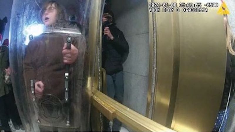 NextImg:Man who assaulted DC police officer on January 6 sentenced to more than seven years | CNN Politics